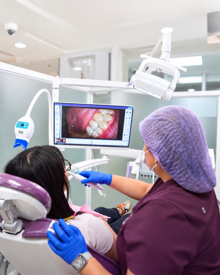 A staff member walking a patient through their digital dental scan